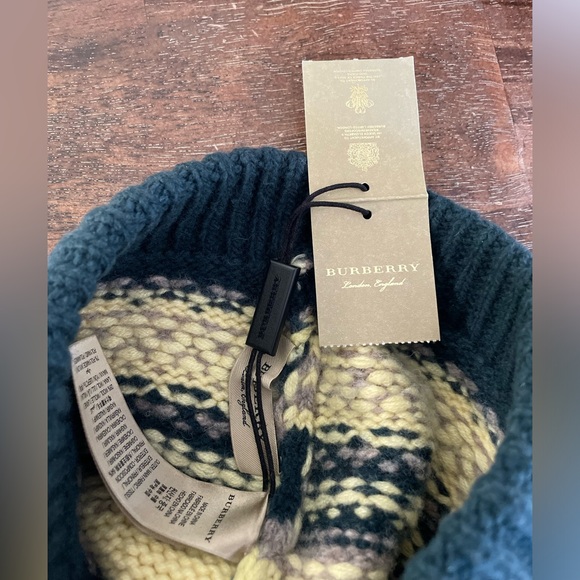 Burberry knit hat and gloves set - Picture 7 of 12